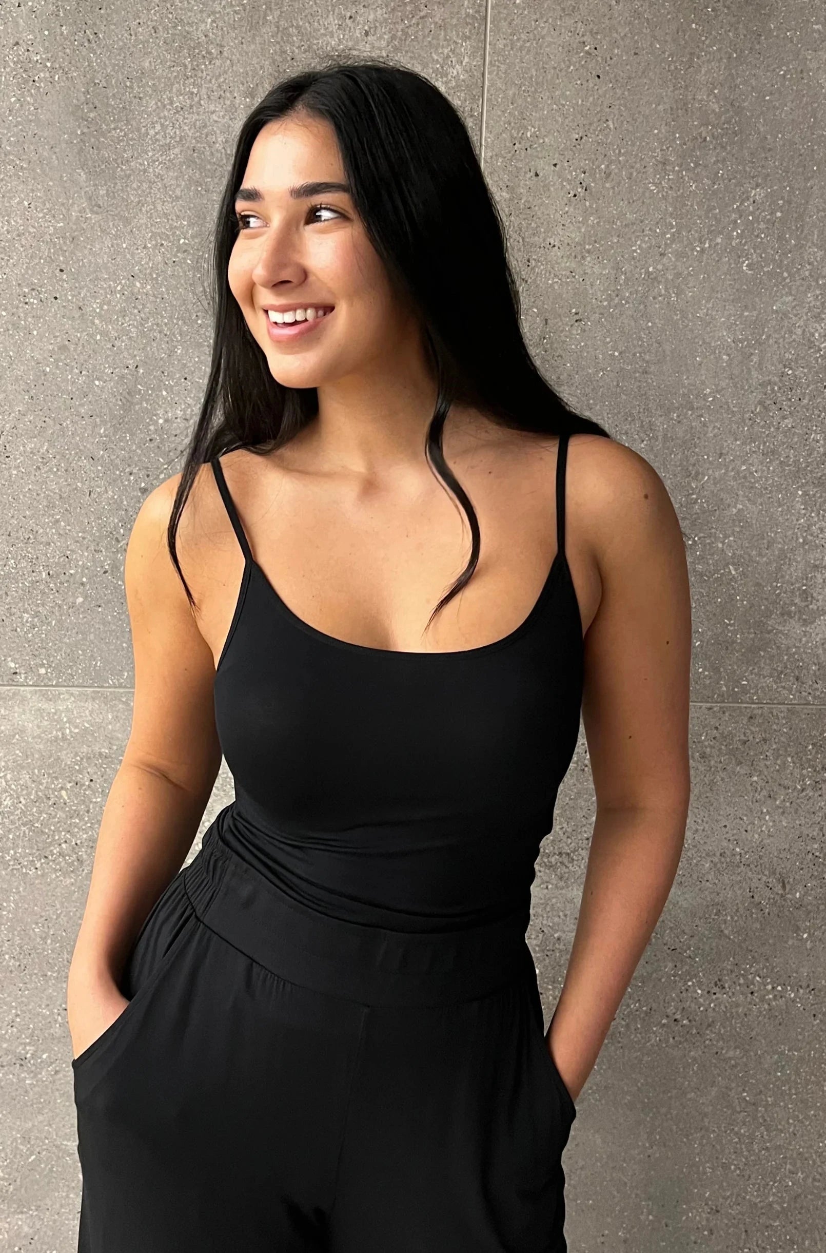 TANI SHOE STRING SINGLET BASICS Tani