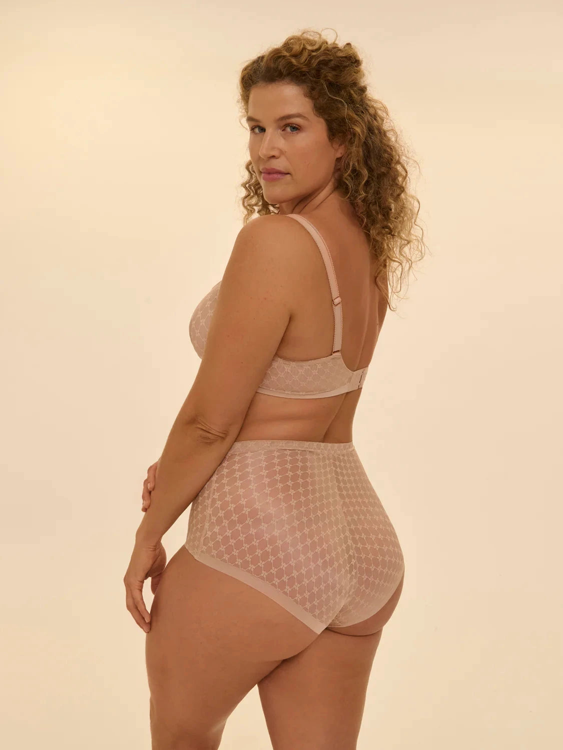 Simone Perele Plume Control Brief